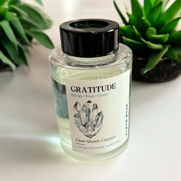North Muse Energise Sandalwood Reed Diffuser with Clear Quartz Crystals - Picture 1 of 3